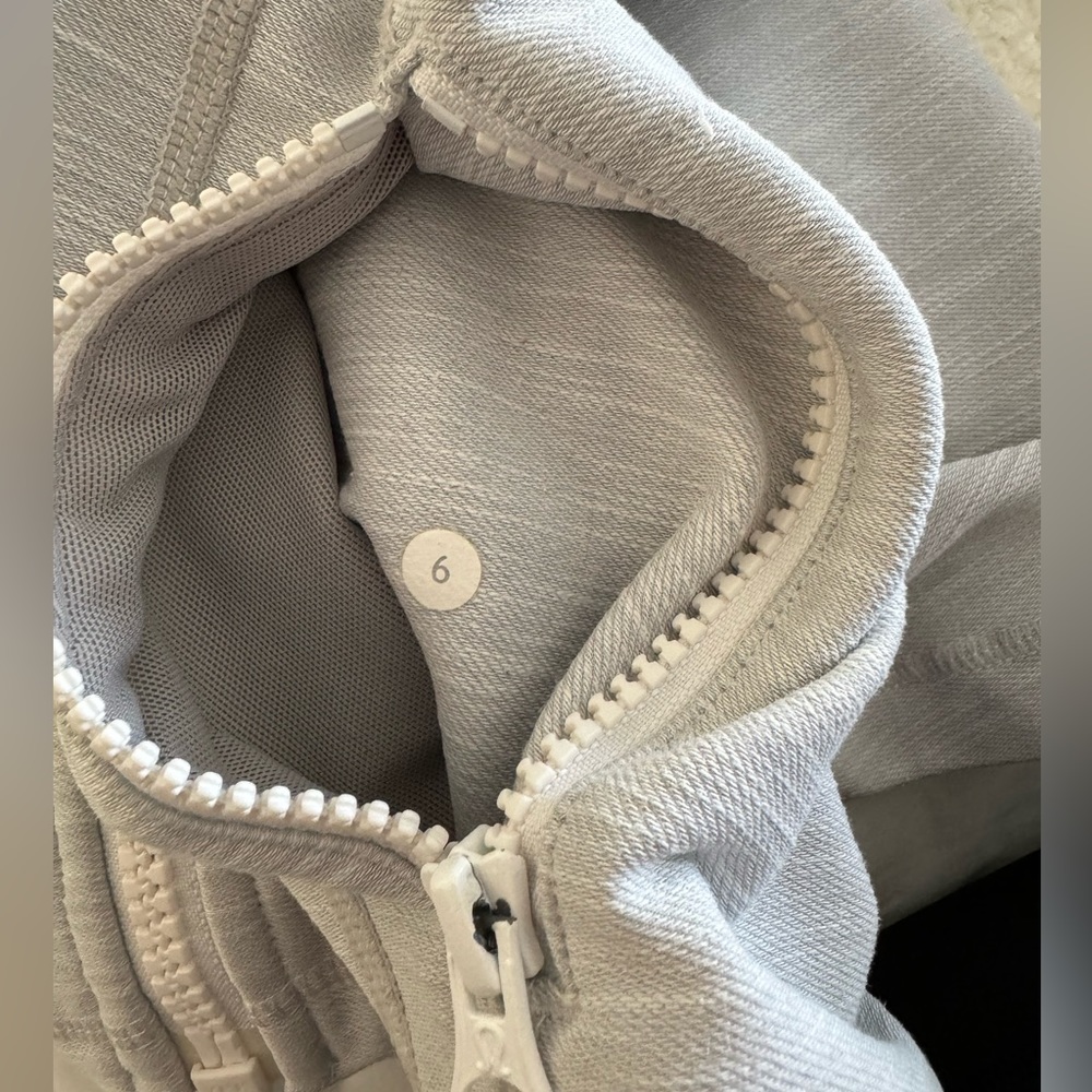 Lululemon Define Light Gray Jacket Size 6 - image 6